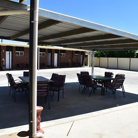 דניליקווין Riviana Motel מראה חיצוני תמונה