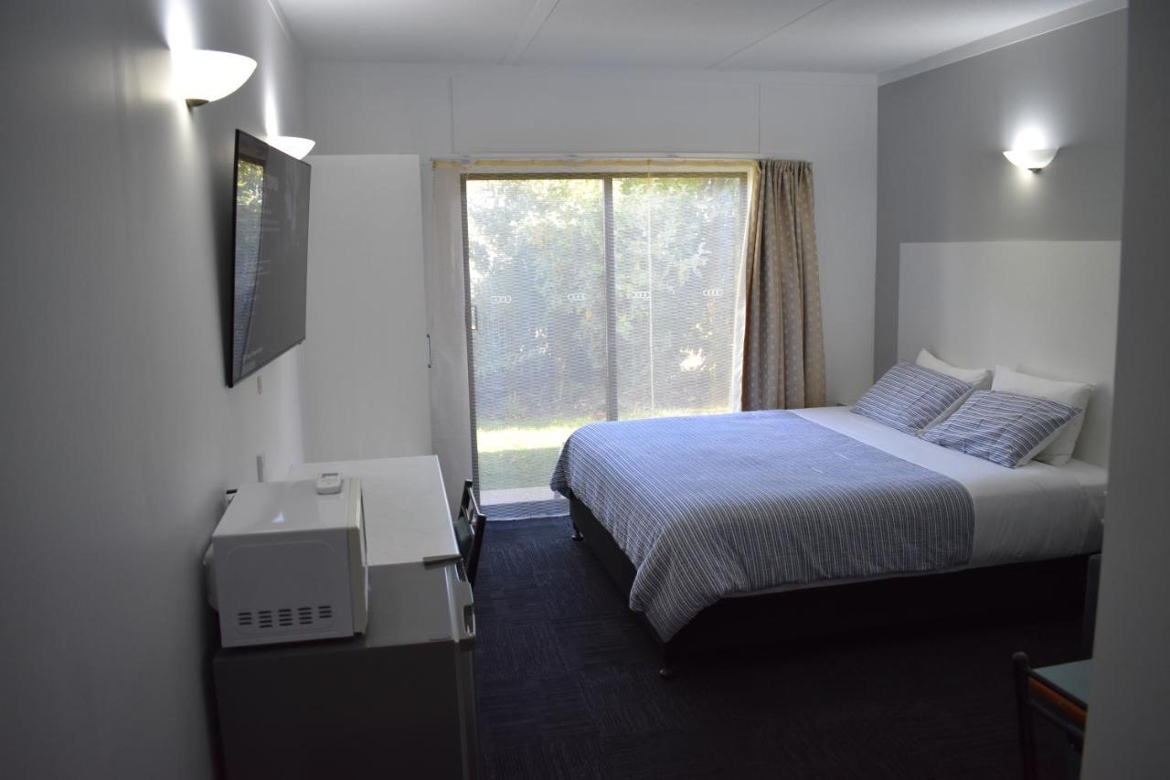 דניליקווין Riviana Motel מראה חיצוני תמונה