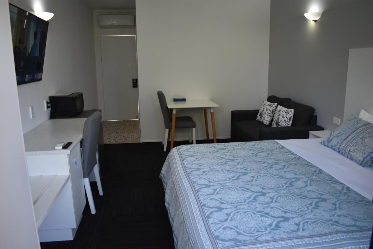 דניליקווין Riviana Motel מראה חיצוני תמונה
