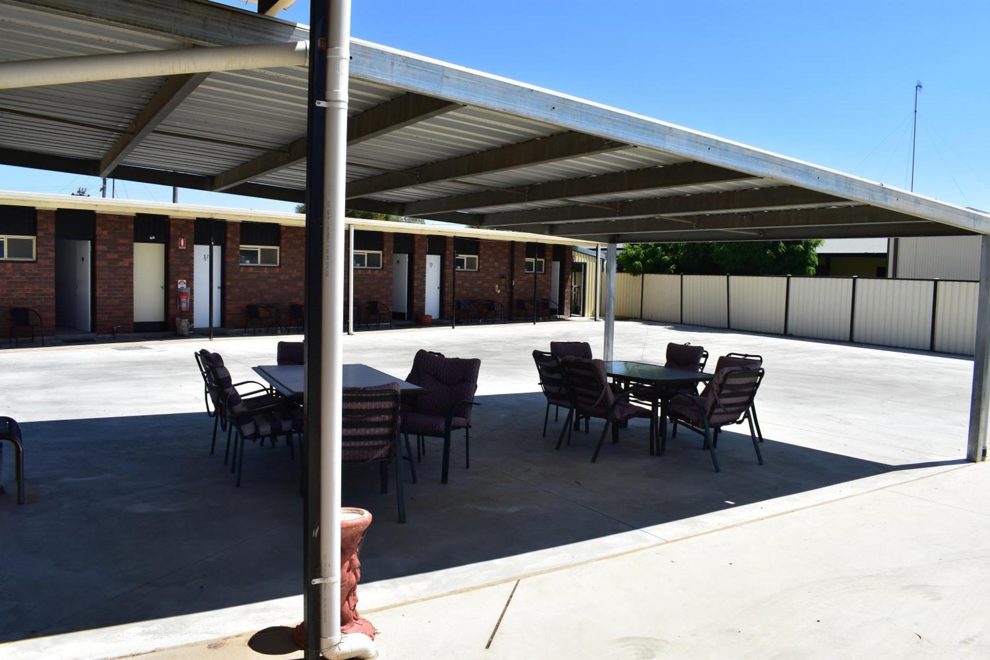 דניליקווין Riviana Motel מראה חיצוני תמונה
