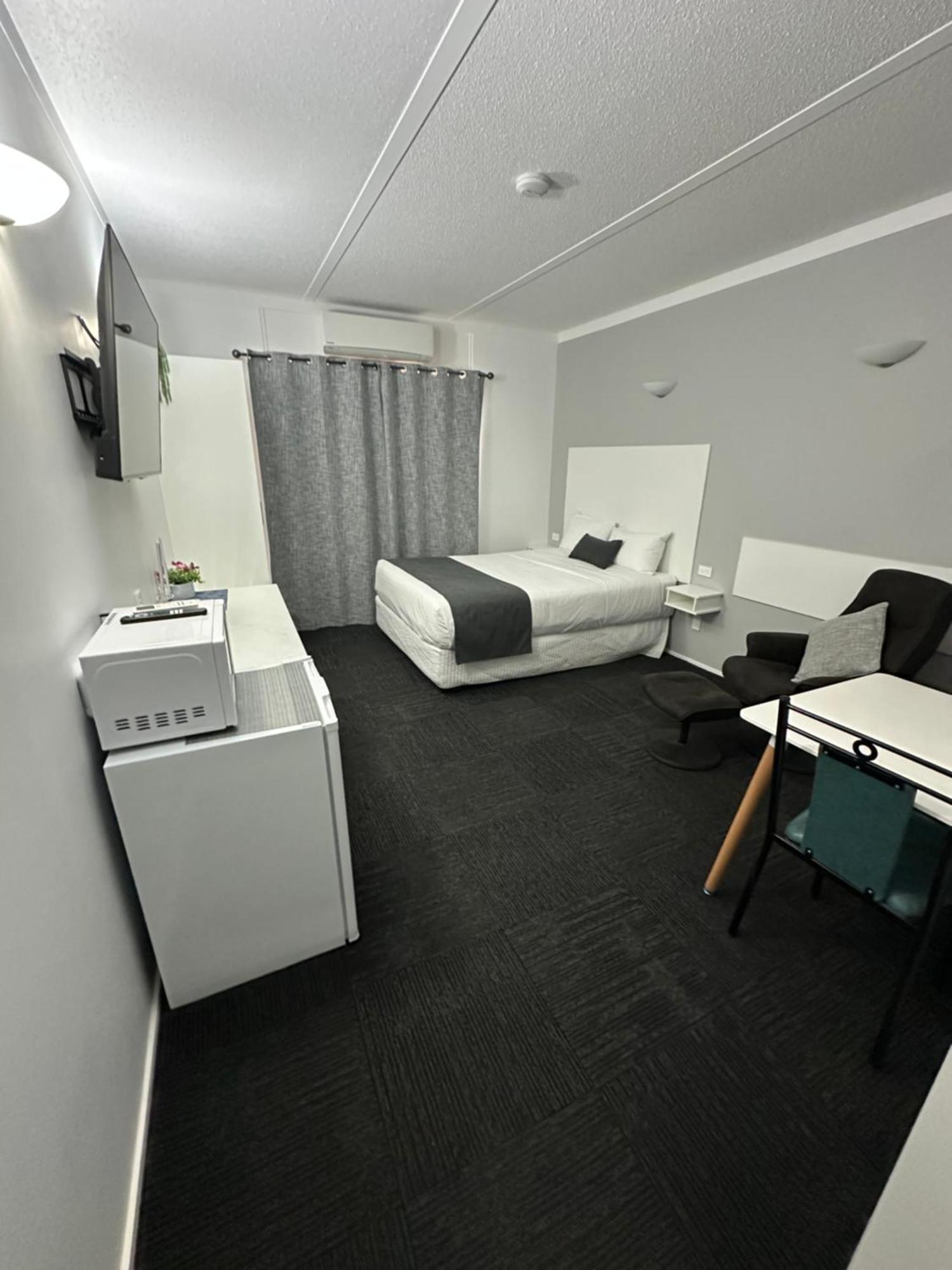 דניליקווין Riviana Motel מראה חיצוני תמונה