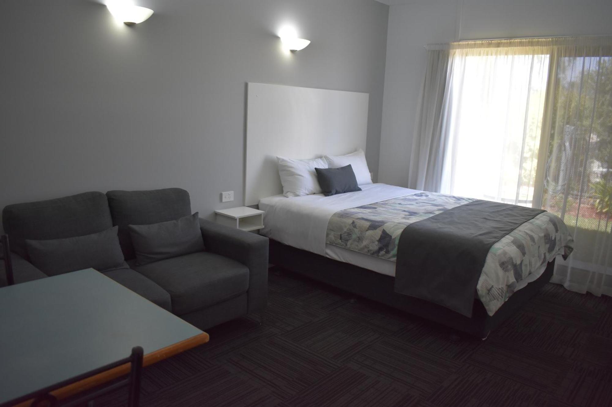 דניליקווין Riviana Motel מראה חיצוני תמונה
